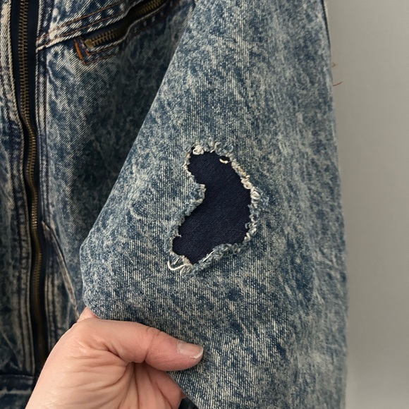 Vintage 80’s90’s Acid Wash Retro Denim Bomber Moto
Distressed Belted Jean Jacket - Picture 4 of 8